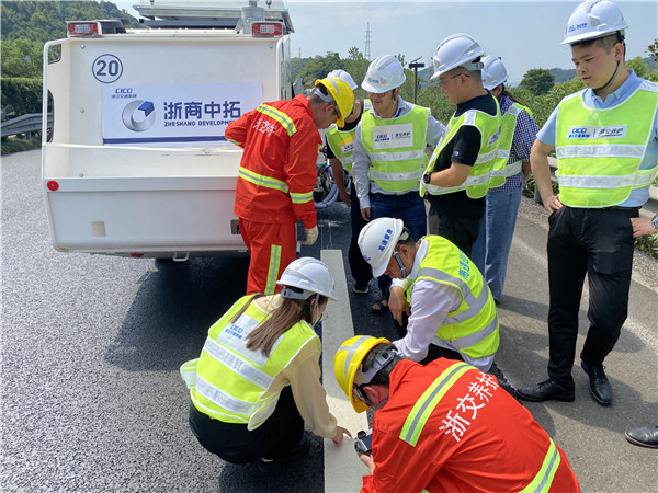 中拓智能標線機首次亮相集團養(yǎng)護集約化現(xiàn)場會