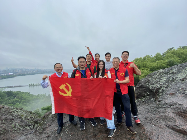 獻禮建黨百年|  黨委工作部黨支部開展“公益志愿行，黨史學習濃”主題黨日活動