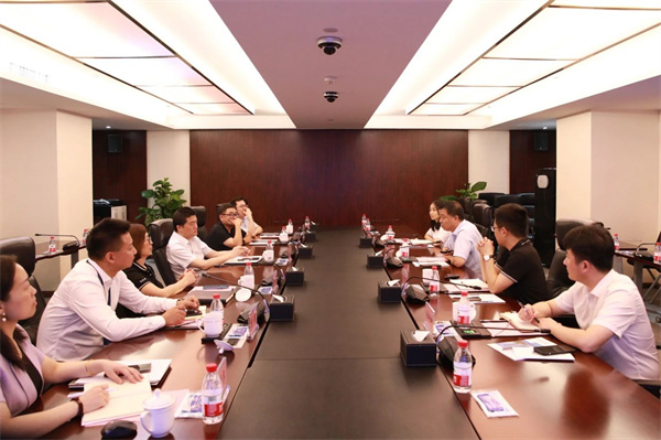 天津東疆綜合保稅區(qū)管委會黨委常委、管委會副主任白新宇到訪我司