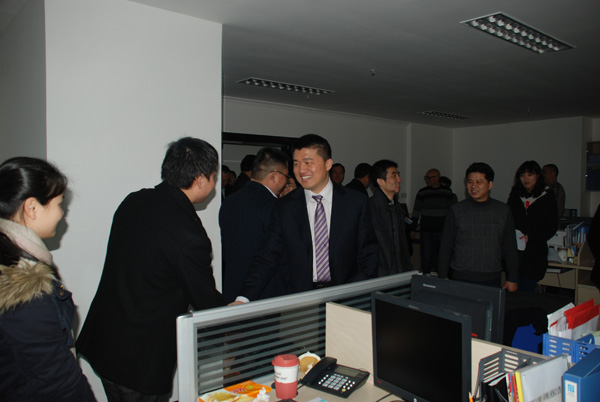 公司領(lǐng)導集體走訪慰問在長員工