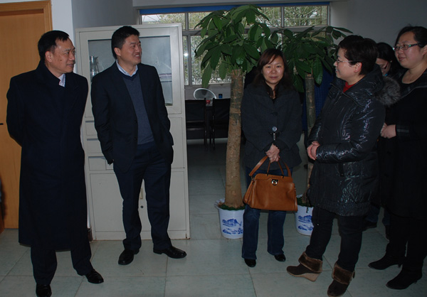 公司領(lǐng)導(dǎo)集體看望慰問員工