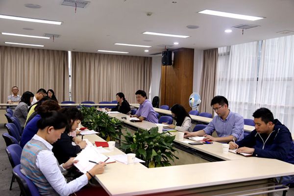 袁仁軍書記以普通黨員身份參加總部第一黨支部“兩學一做”學習教育