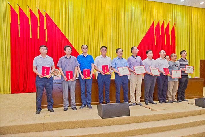 公司榮獲湖南省國(guó)資委系統(tǒng)先進(jìn)基層黨組織、優(yōu)秀共產(chǎn)黨員和優(yōu)秀黨務(wù)工作者榮譽(yù)稱(chēng)號(hào)