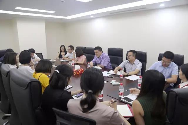 黨委書(shū)記袁仁軍以普通黨員身份參加第一黨支部“廉潔好家風(fēng)”思想交流會(huì)